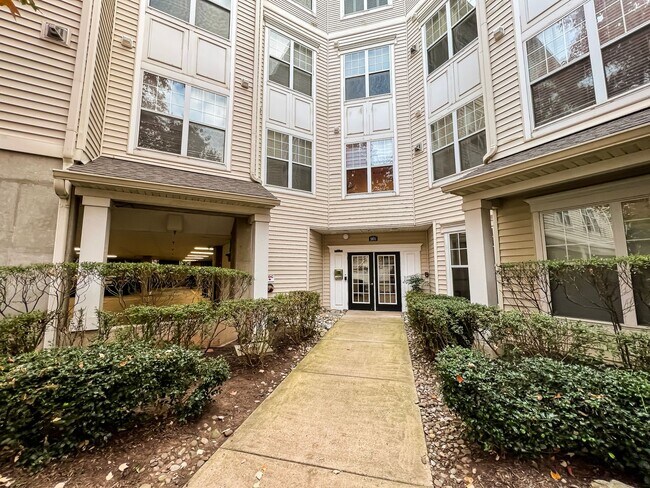 Photo - Sunny 1 Bed 1 Bath Condo In Beautiful Fairfax Ridge Condo