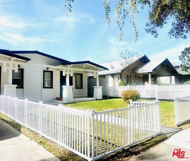 Photo - 1131 N Sierra Bonita Ave