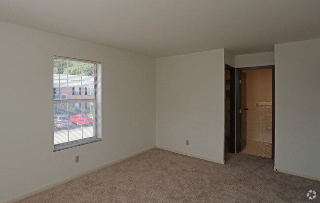 2BR, 1.5BA - 1,045 SF