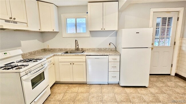 Building Photo - 657 Englewood Ave Rental