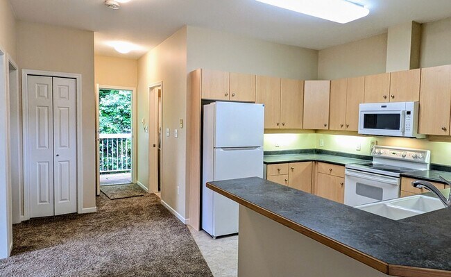Photo - Lynnwood 3 Bedroom Condo - Corner Unit Unidad B201