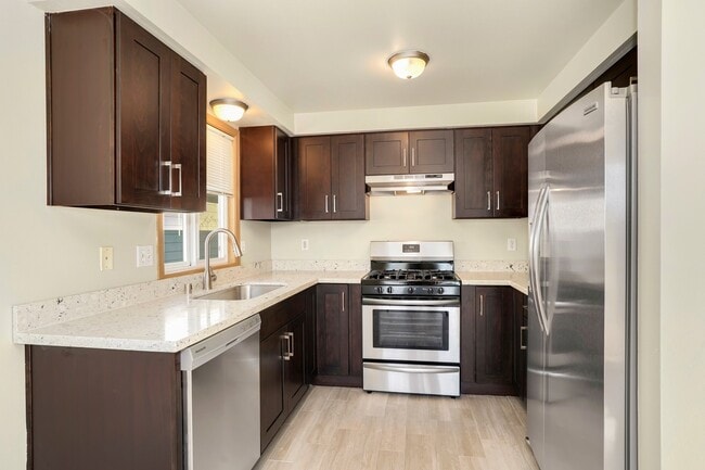 Photo - 4 Bedroom 1.5 Bath Home for Rent in Arlington!