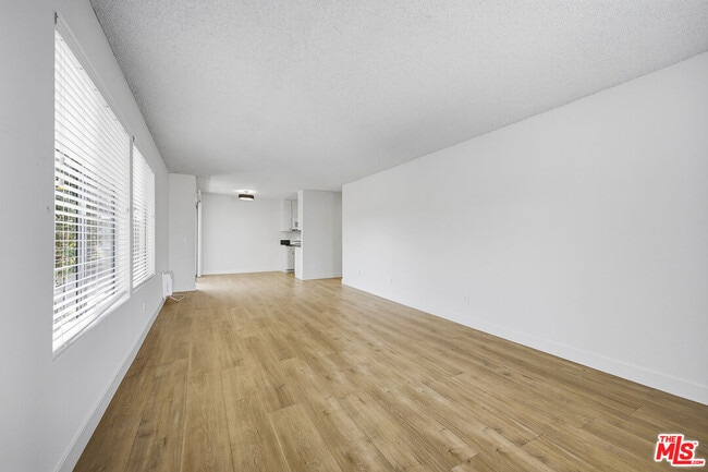 Photo - 1352 S Carmelina Ave Unidad 209