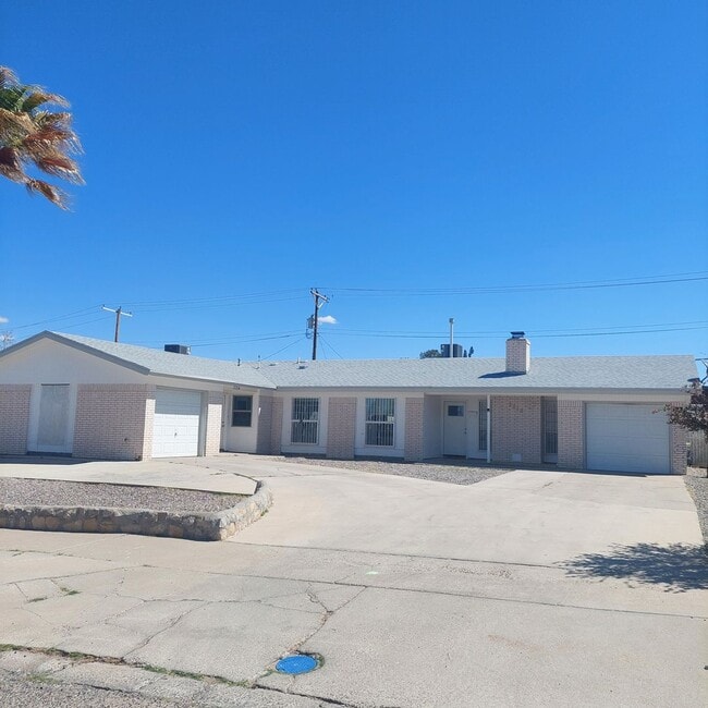 Photo - Welcome Home ! 3 bedroom 1.5 bath rental -DUPLEX