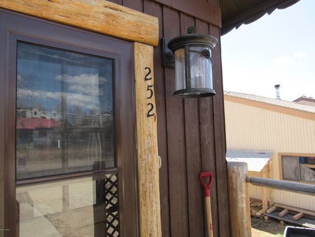 Photo - 252 W Garnet Ave