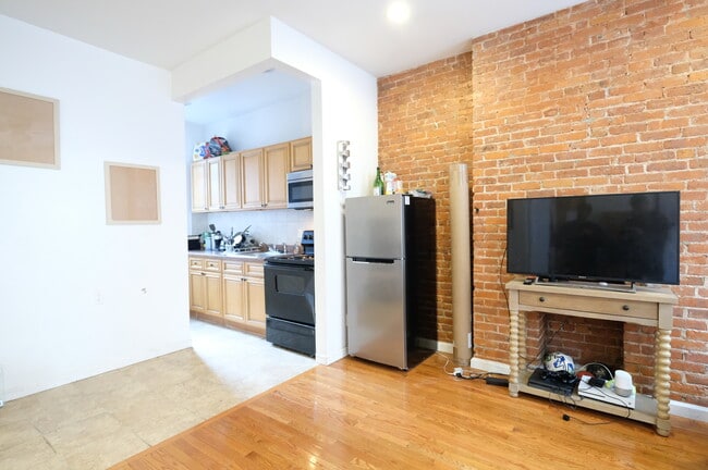 Photo - 744 9th Ave