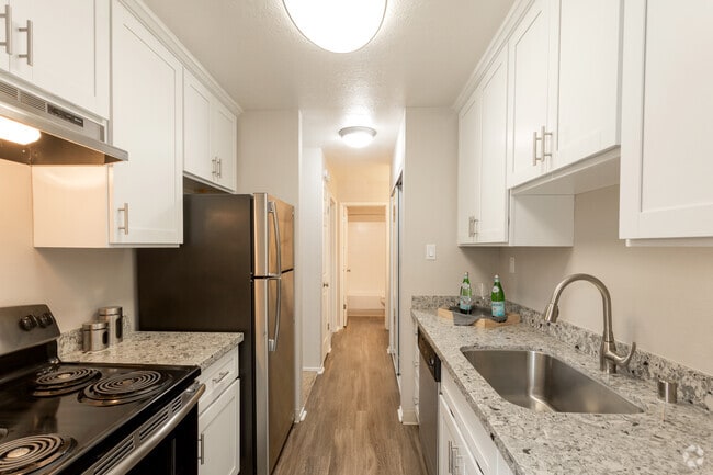 1BR, 1BA - 660SF
