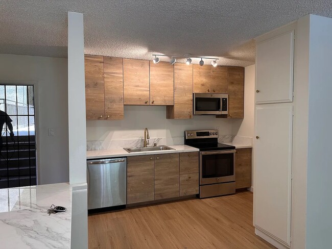 Building Photo - 2266 Grand Ave Unit 22