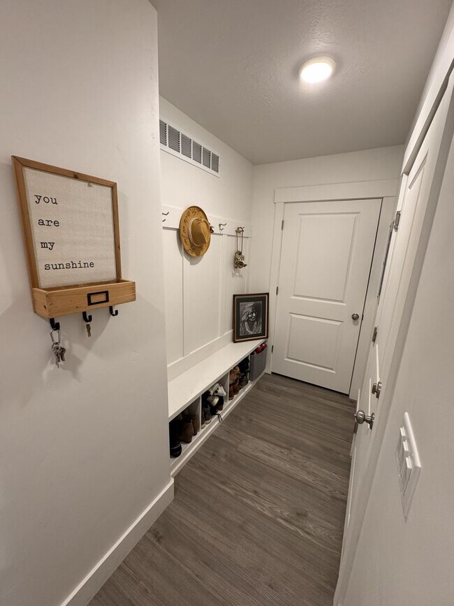 Photo - Like-New 3 Bed Townhome (2022) – Garage + Modern Finishes!