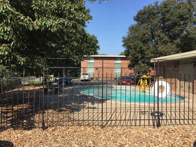 Photo - Coachlight Apartments