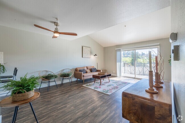 2X2 Platinum - 2BR, 2BA - 1,000SF - Living Room - The Terraces