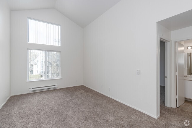 1BR, 1BA - 595SF - Living Room
