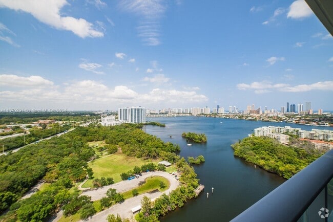 Building Photo - 16385 Biscayne Blvd Rental