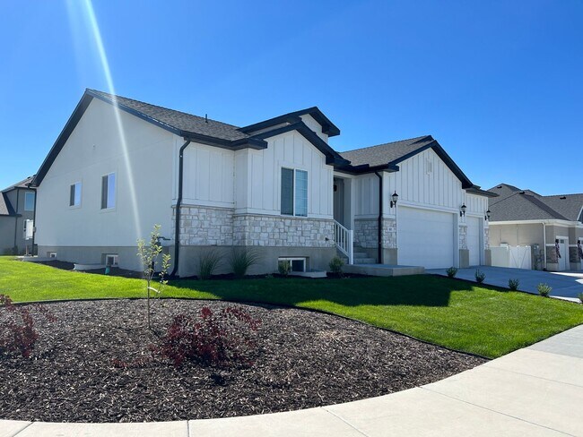 Photo - 6 Bedroom 3 Bathroom Home in Stansbury Par...