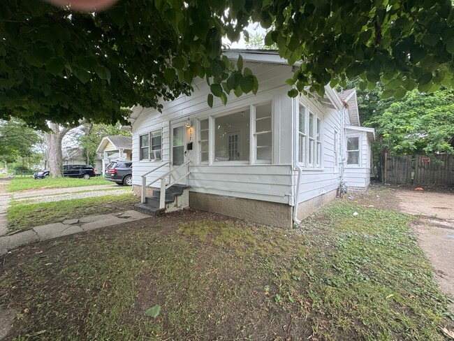 Photo - 837 S Belmont Ave House