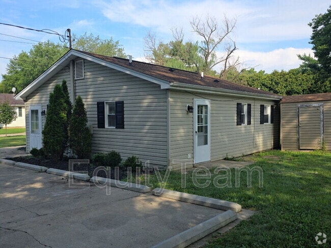 Building Photo - 4160 Hamilton Trenton Rd Unit 1 Rental