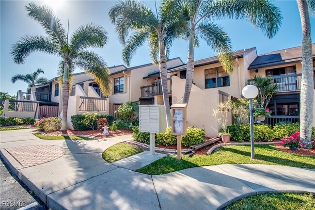 Building Photo - 15493 Admiralty Cir Unit 10