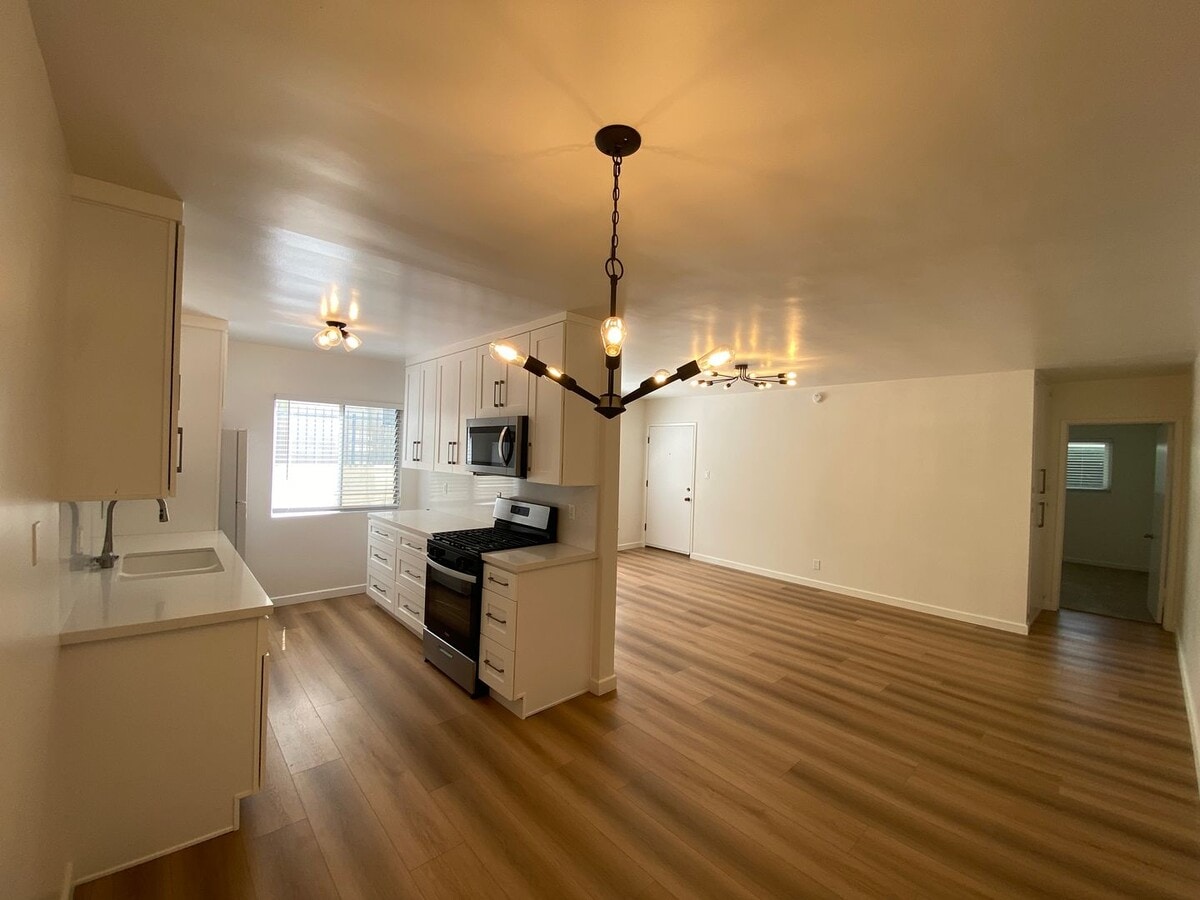 Photo - 2451 Corinth Ave