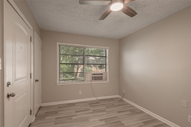Building Photo - 805 Sam Houston Ave Rental