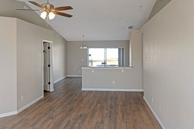 Photo - 1117 Peregrine St