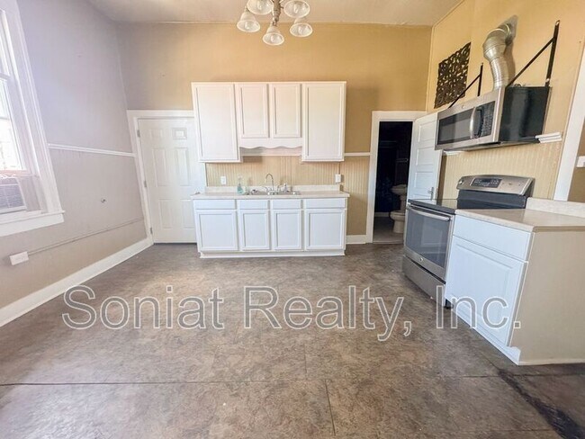 Photo - 132 S Broad St