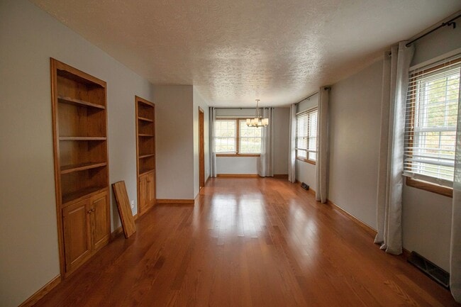 Photo - AVAILABLE AUGUST 15TH, 2026 - CHARMING 4 B...