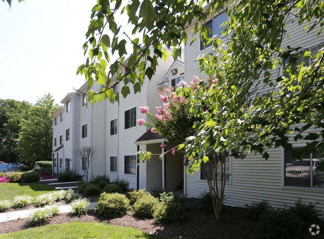 Photo - Elms Apartments