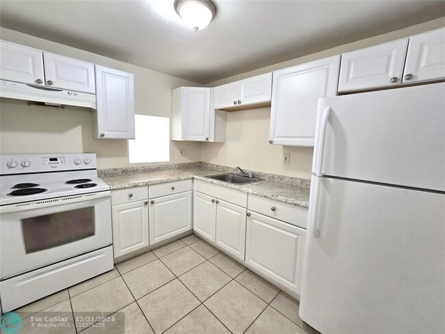 Photo - 4334 NW 9th Ave Condominio Unidad 9-1B