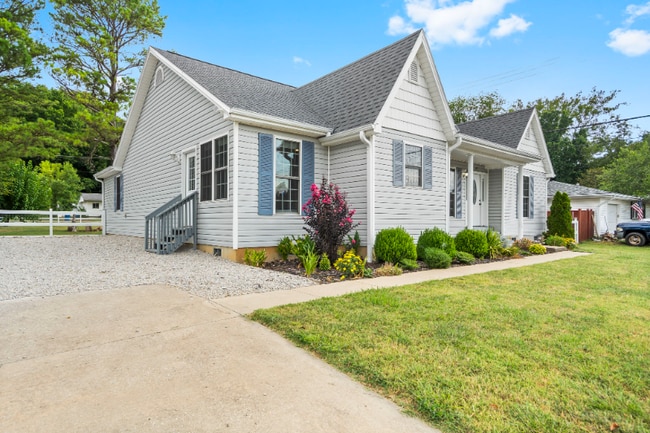 Photo - 305 Lake Dr