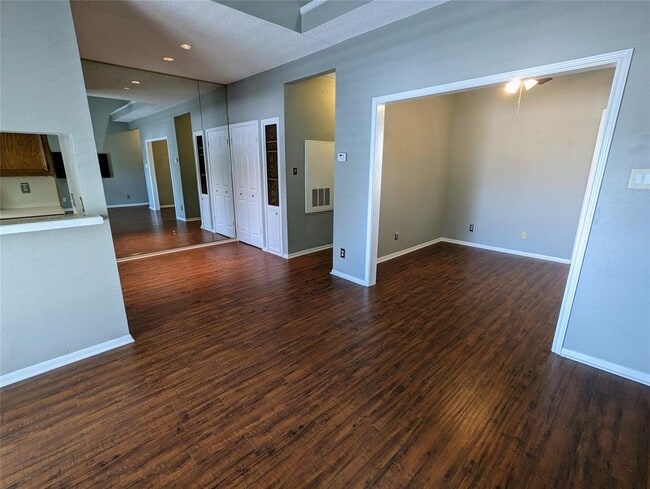 Photo - 3840 Far W Blvd Unidad 321