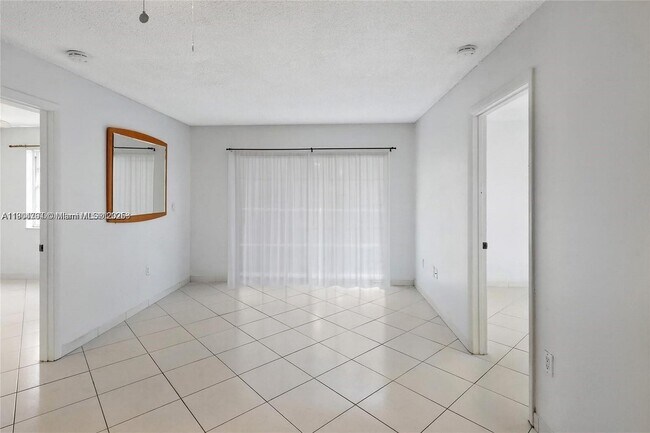 Photo - 2600 Collins Ave Unit 405