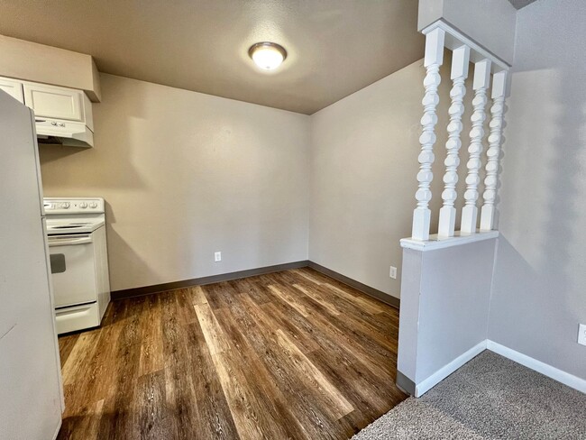 Photo - Larch1642 (KC-AM) Unit 2