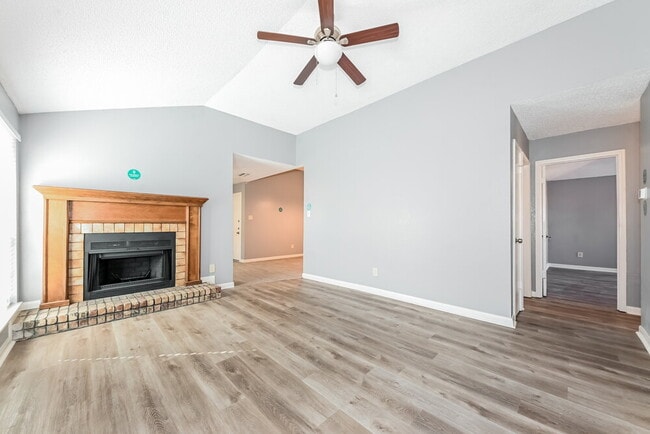 Photo - 1112 Paintbrush St