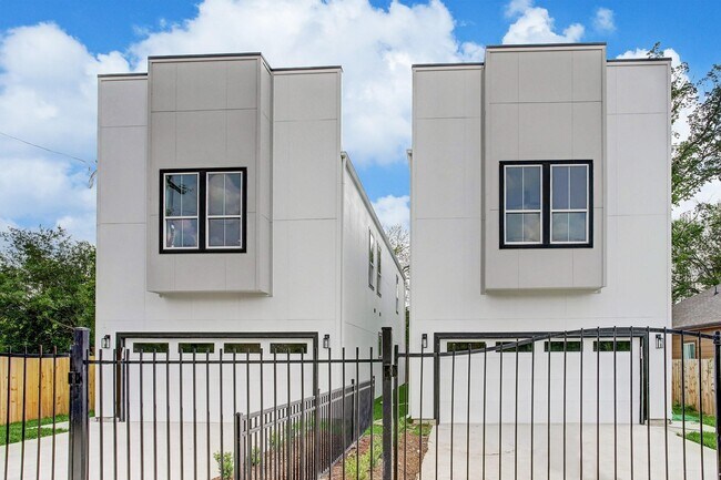 Photo - 3818 Lynnfield St