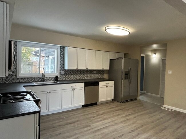 Photo - 176 Craig Dr W