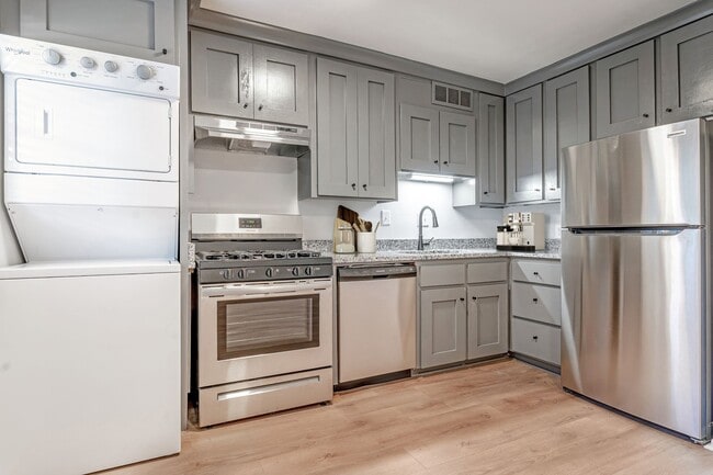 Building Photo - Woodland Apartments