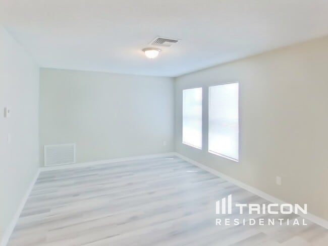 Photo - 1344 Piper Rd