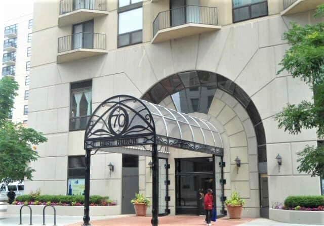 Building Entrance - 70 W Huron St Unidad 903 Rental