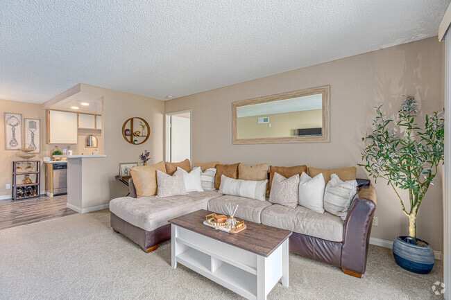 2BR, 2BA - 918SF - NON UPGRADED Living Room - Wintercrest Village Apartments