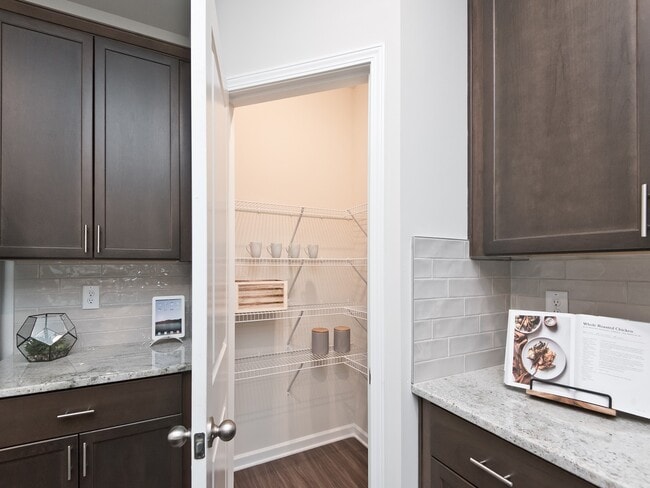 Photo - 1585 Villageside Ct