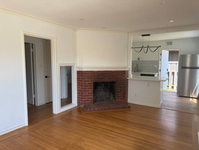 Photo - 1br - 700ft2 - Charming 8-unit apartment building. Walk to N. Berkeley BART Unit 1428B