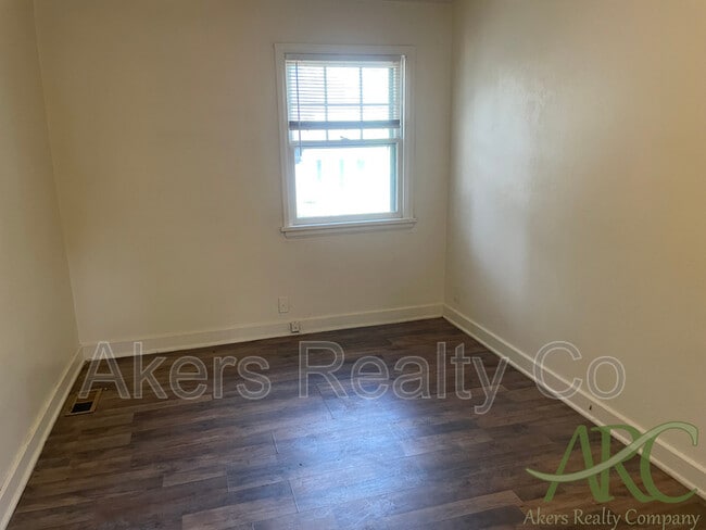 Photo - 2318 St Clair Ave.