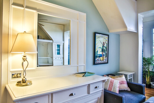Photo - 726 East 16th Avenue Unit 301
