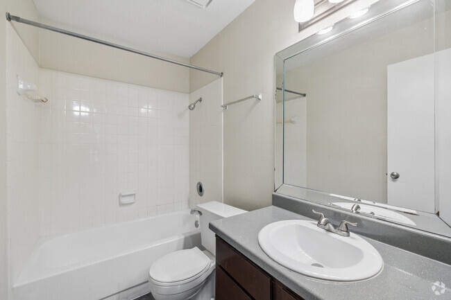 2BR, 2BA - 874SF - Primary Bathroom