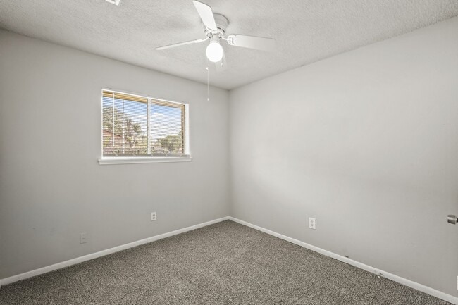 Building Photo - 1802 Mosher Ln