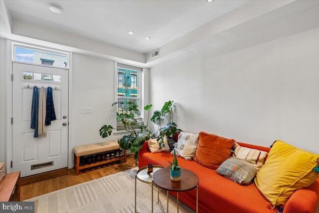 Photo - 2207 12th Pl NW