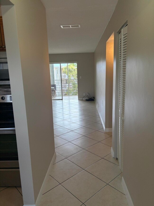 Photo - 2770 Garden Dr S Unidad 304