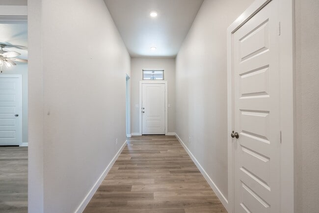 Photo - 5905 Settler Ave