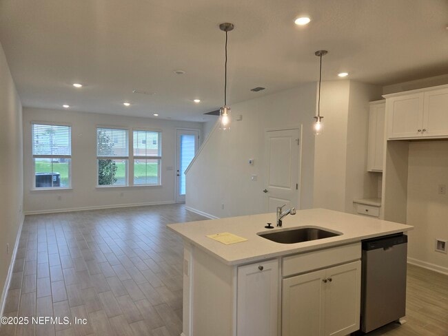 Photo - 203 Brandon Lks Dr