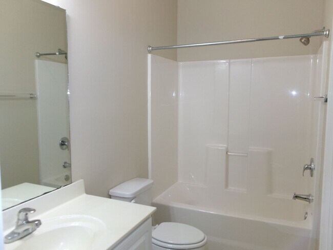 Photo - 3 bedroom, 2 bath condo in Carolina Willows Unit 10-H
